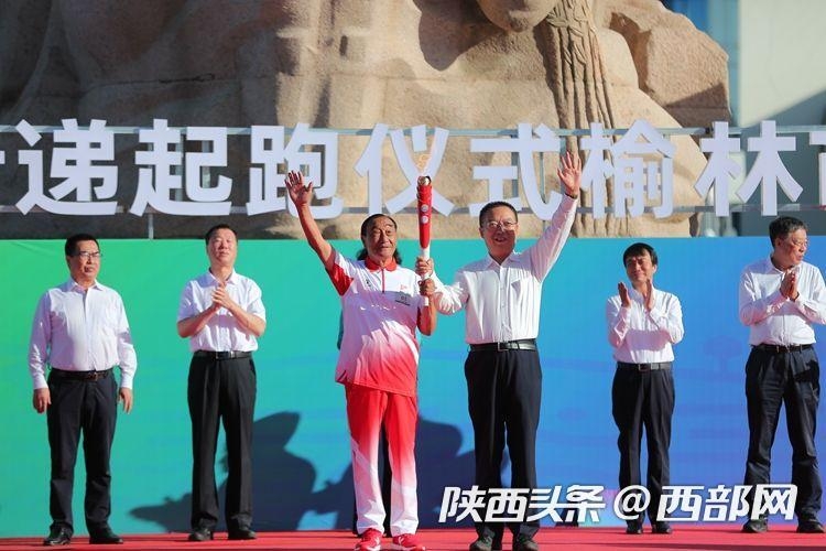 塞上古城开跑！ 十四运会和残特奥会火炬在榆林传递