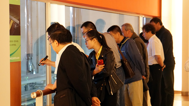 集团领导赴顶益食品、御品轩参观学习