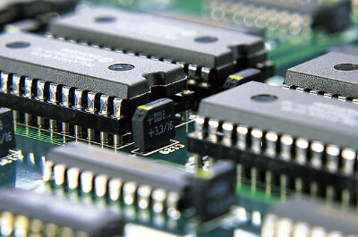 推动中国电子信息产业朝着高端化、品牌化、国际化发展